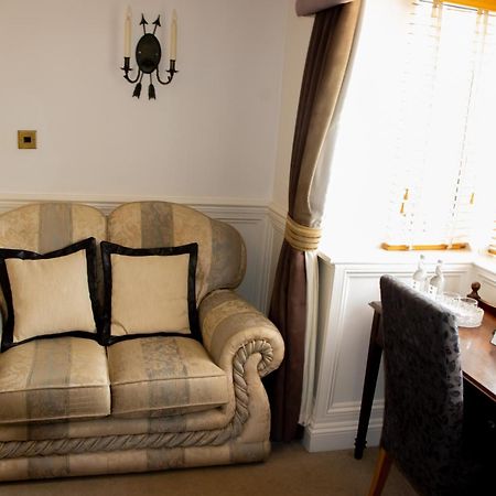 The Lord Bute Hotell Highcliffe Exteriör bild