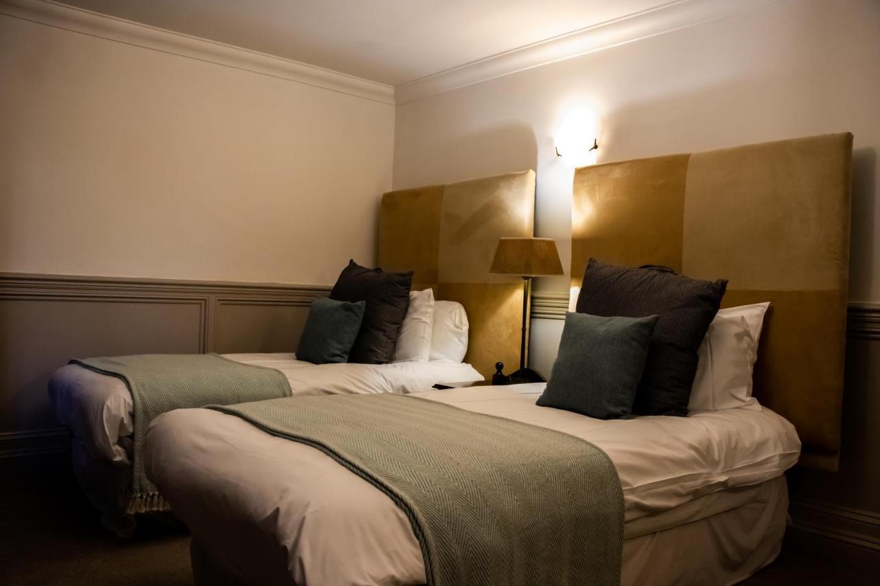 The Lord Bute Hotell Highcliffe Exteriör bild