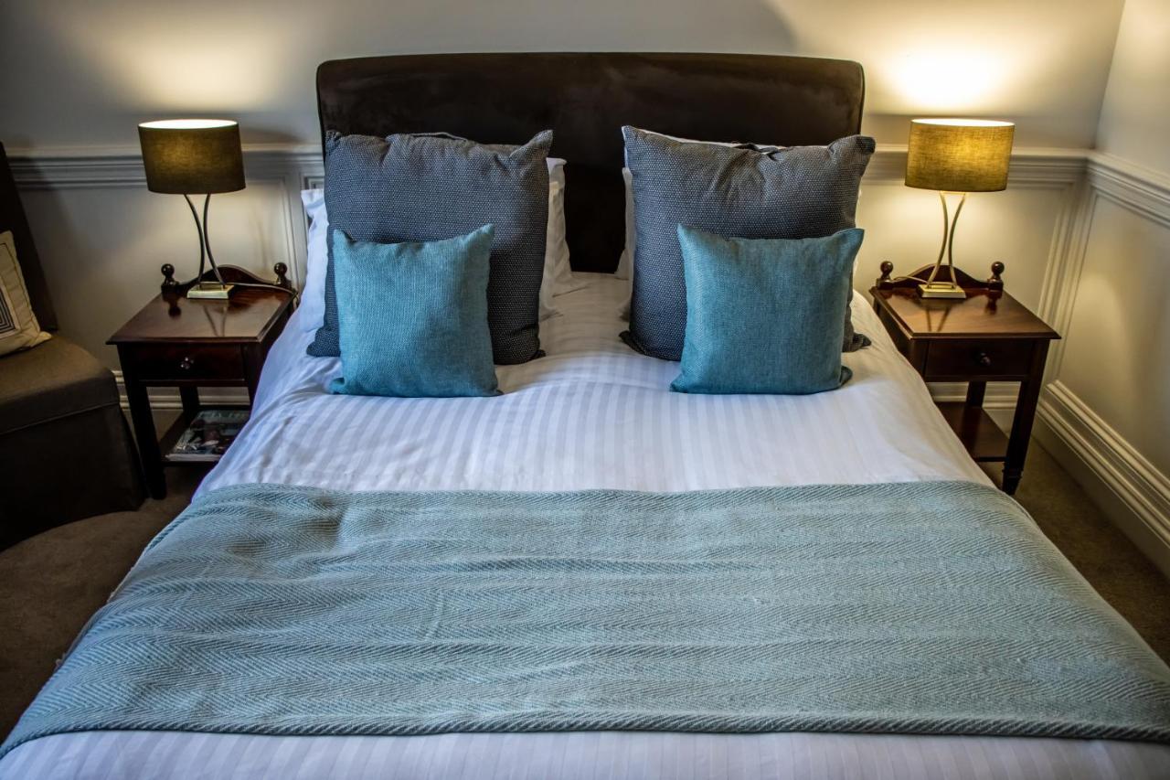 The Lord Bute Hotell Highcliffe Exteriör bild