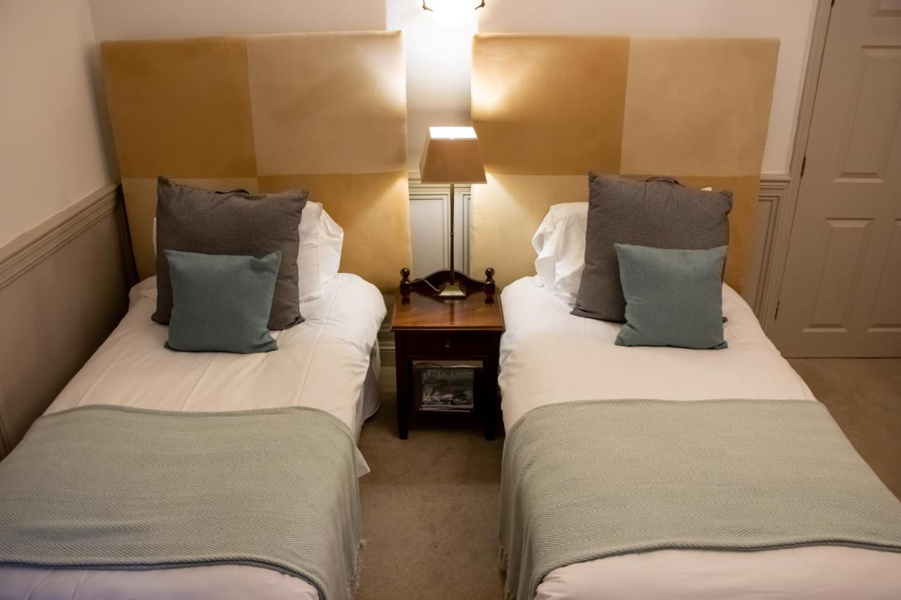 The Lord Bute Hotell Highcliffe Exteriör bild