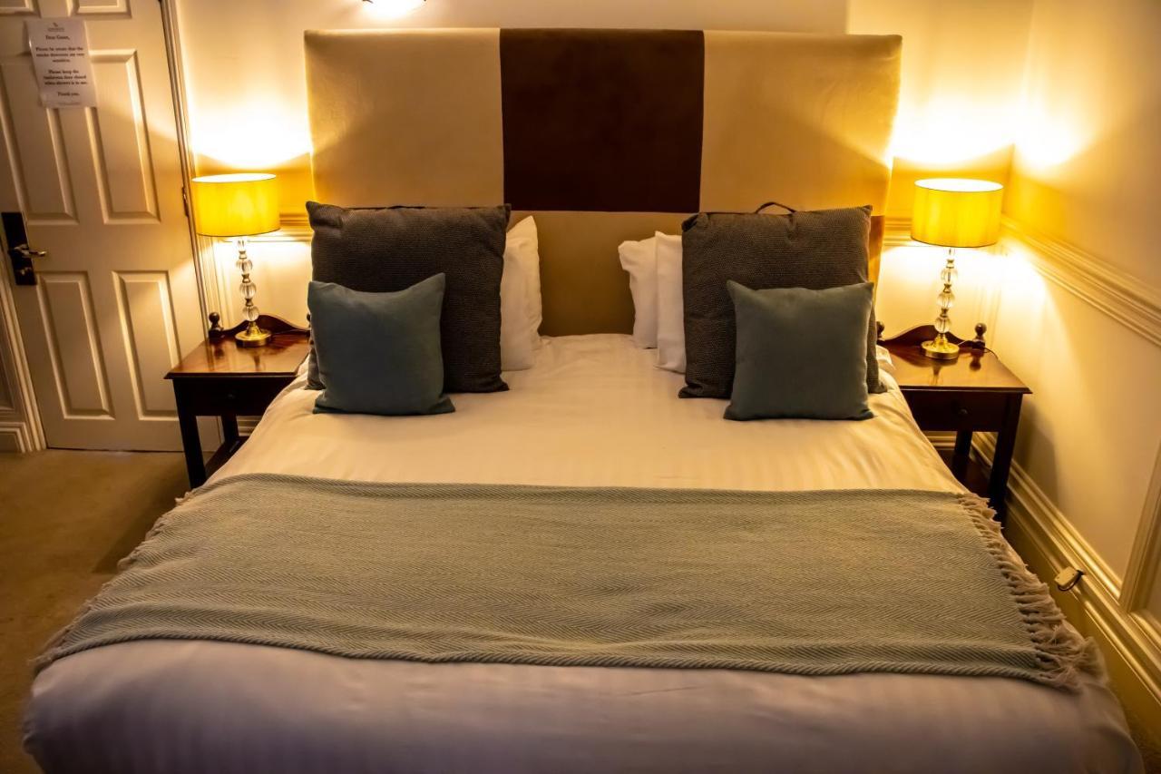 The Lord Bute Hotell Highcliffe Exteriör bild