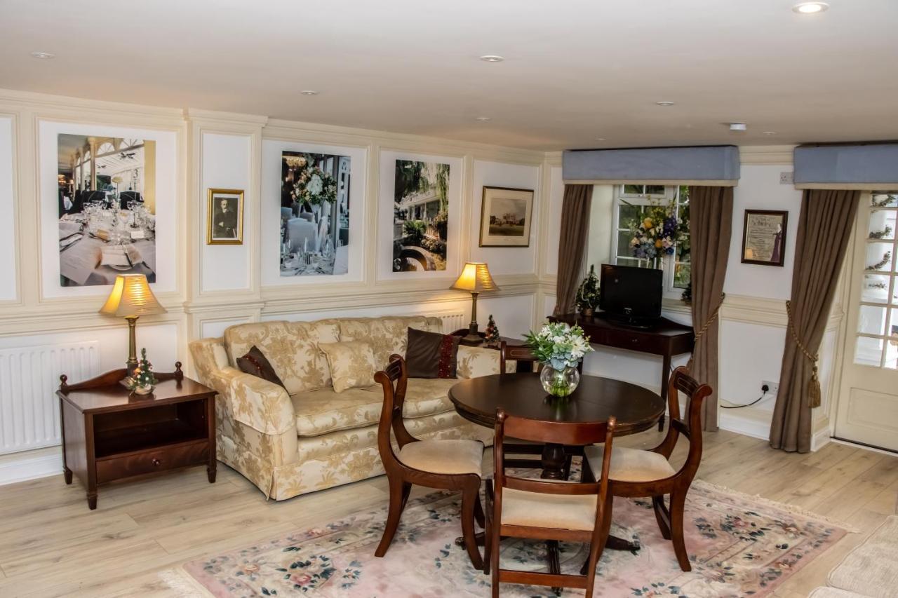 The Lord Bute Hotell Highcliffe Exteriör bild