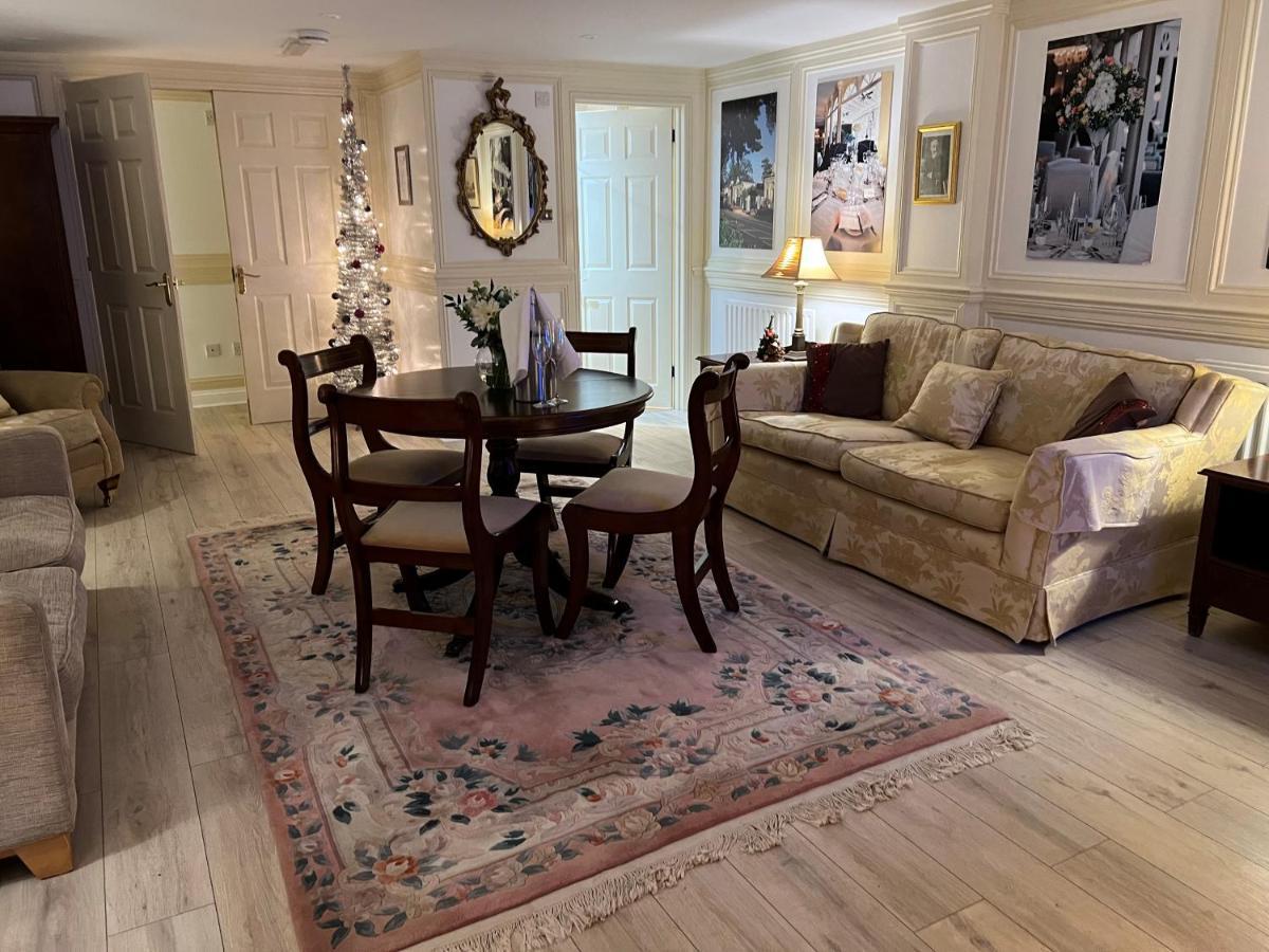 The Lord Bute Hotell Highcliffe Exteriör bild