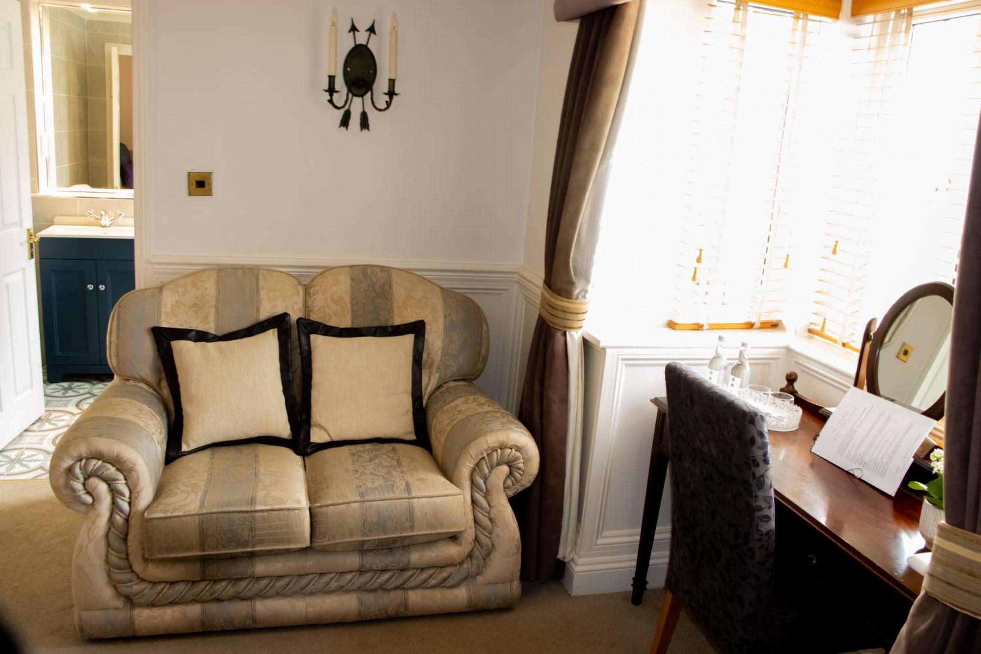 The Lord Bute Hotell Highcliffe Exteriör bild