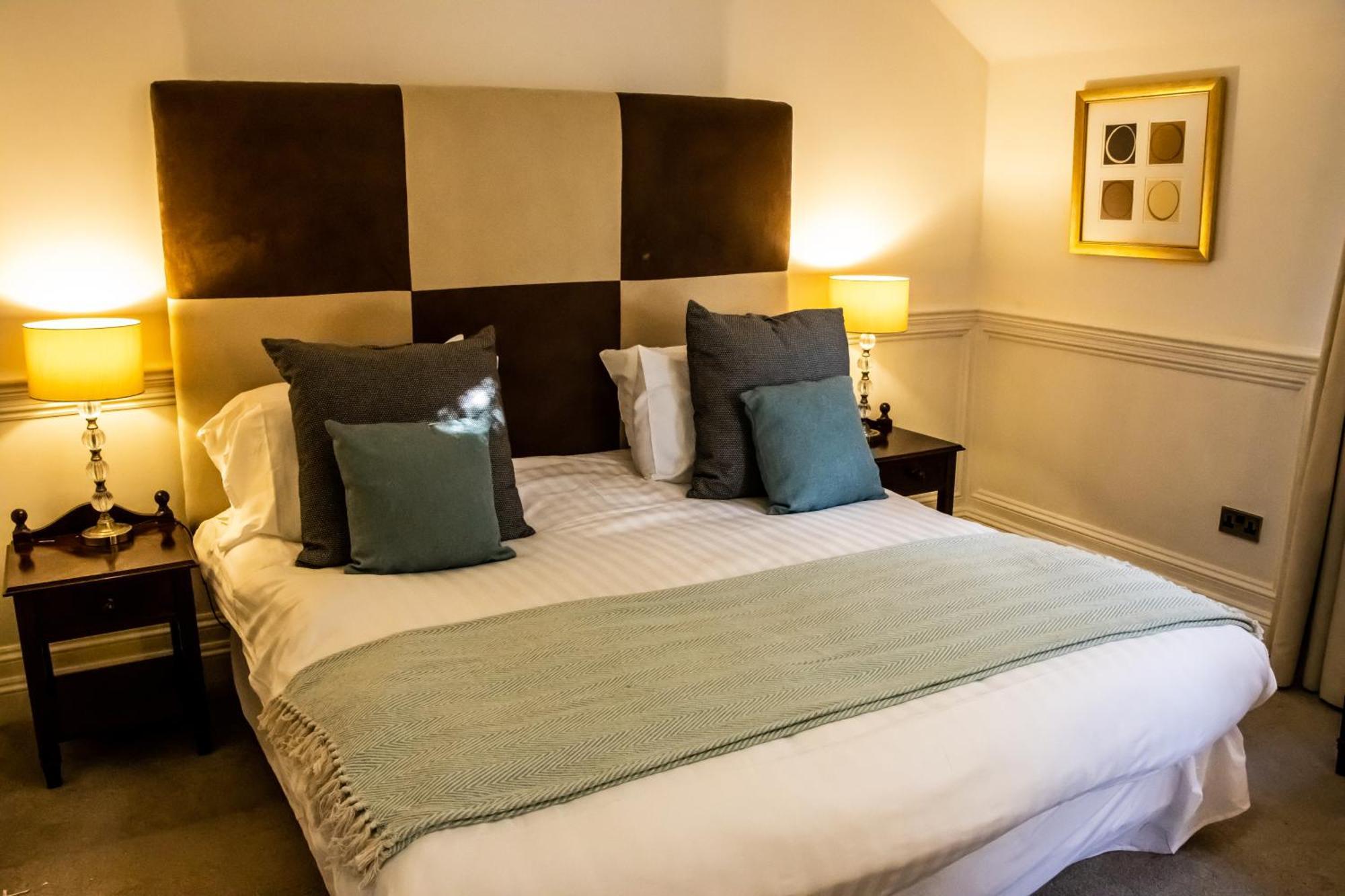 The Lord Bute Hotell Highcliffe Exteriör bild